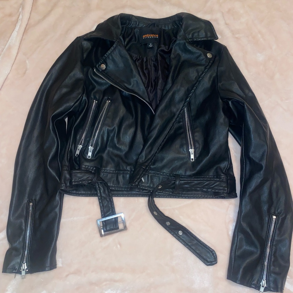 Cropped leather jacket